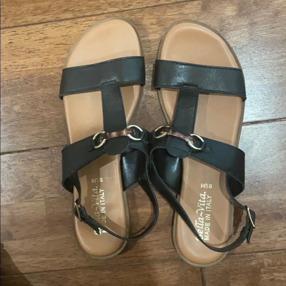 Brand New Flat Black Sandals​​​​​​​​​​